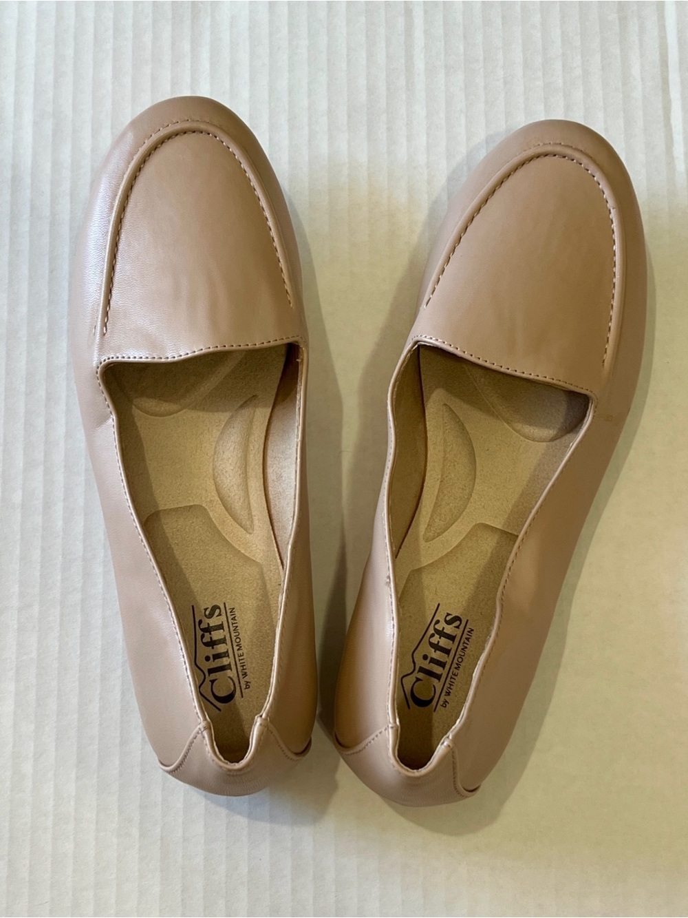 Cliffs by WHITE MOUNTAIN Tailored Taupe Flat Loafers US Women's 9